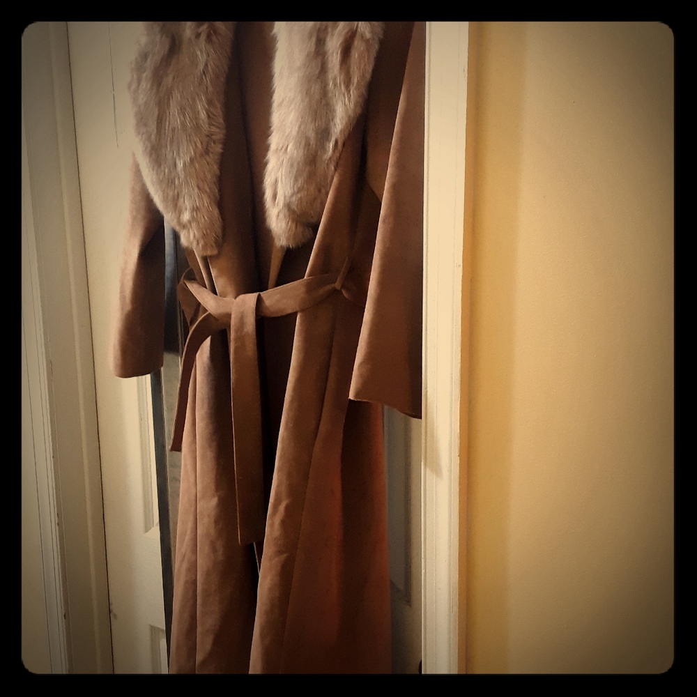 Vntg 1960’s or 70’s pale pink soft split suede and fox collar light weight coat.